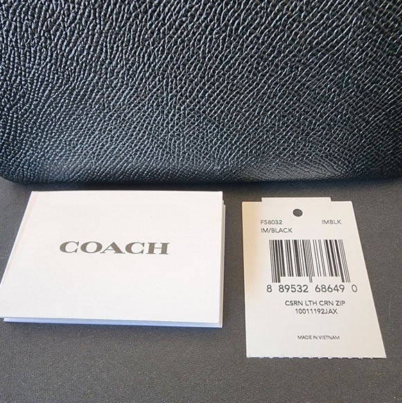 ✨️NWT✨️ Coach Corner Zip Wristlet, Black Crossgrain Leather, 2021, $88 MSRP - Picture 2 of 5